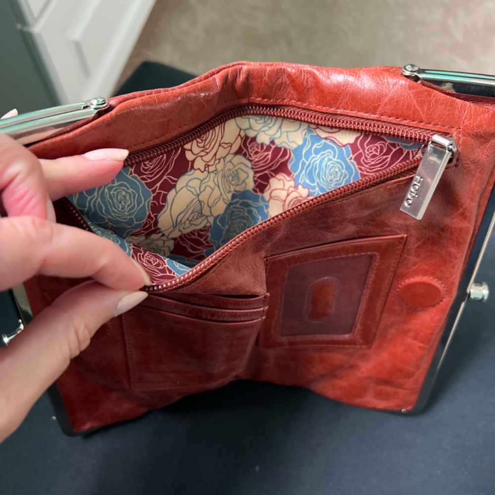 Hobo Lauren clutch wallet in polish leather (rust color) - Picture 2 of 5